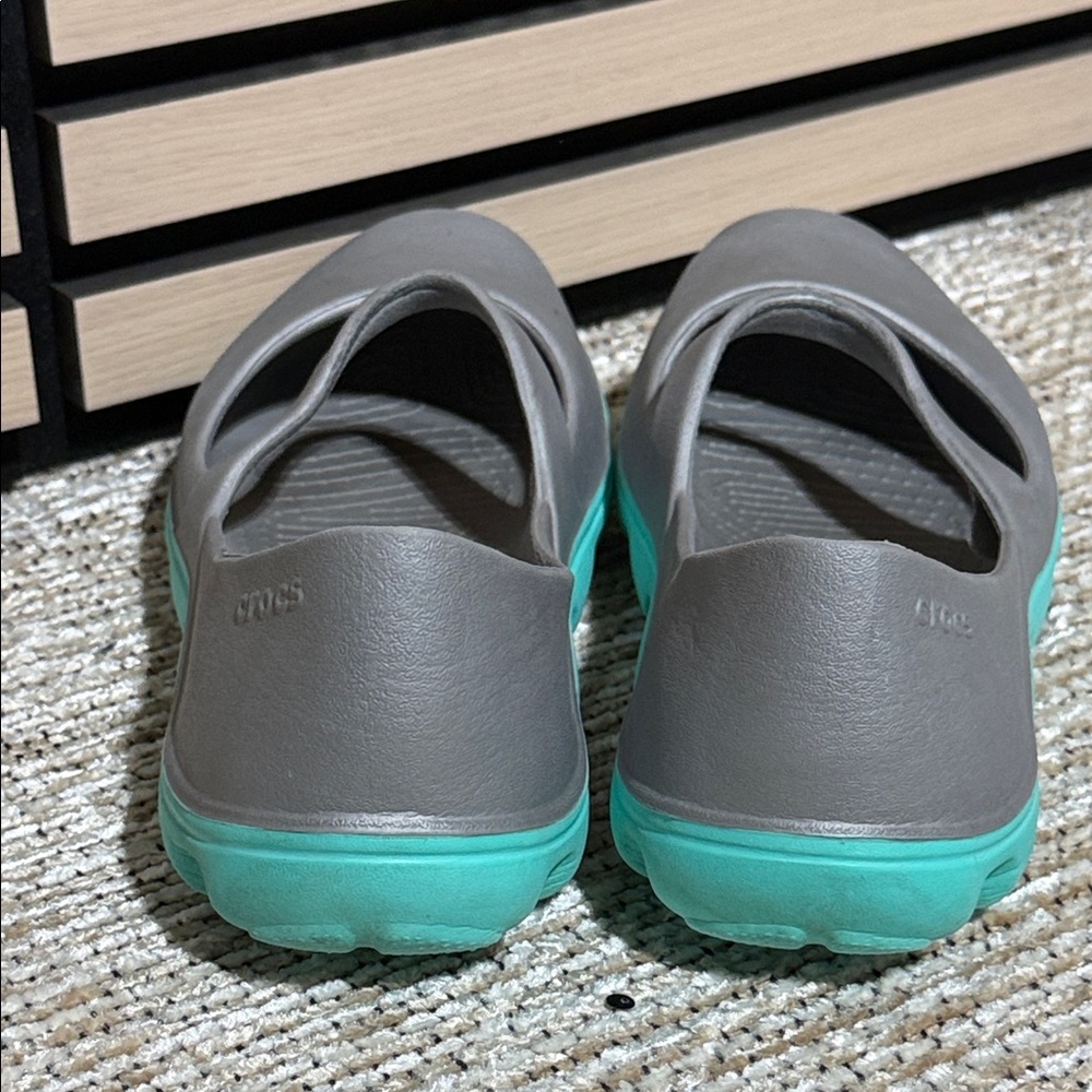 CROCS Women's Gray and Green Flats - Picture 4 of 11